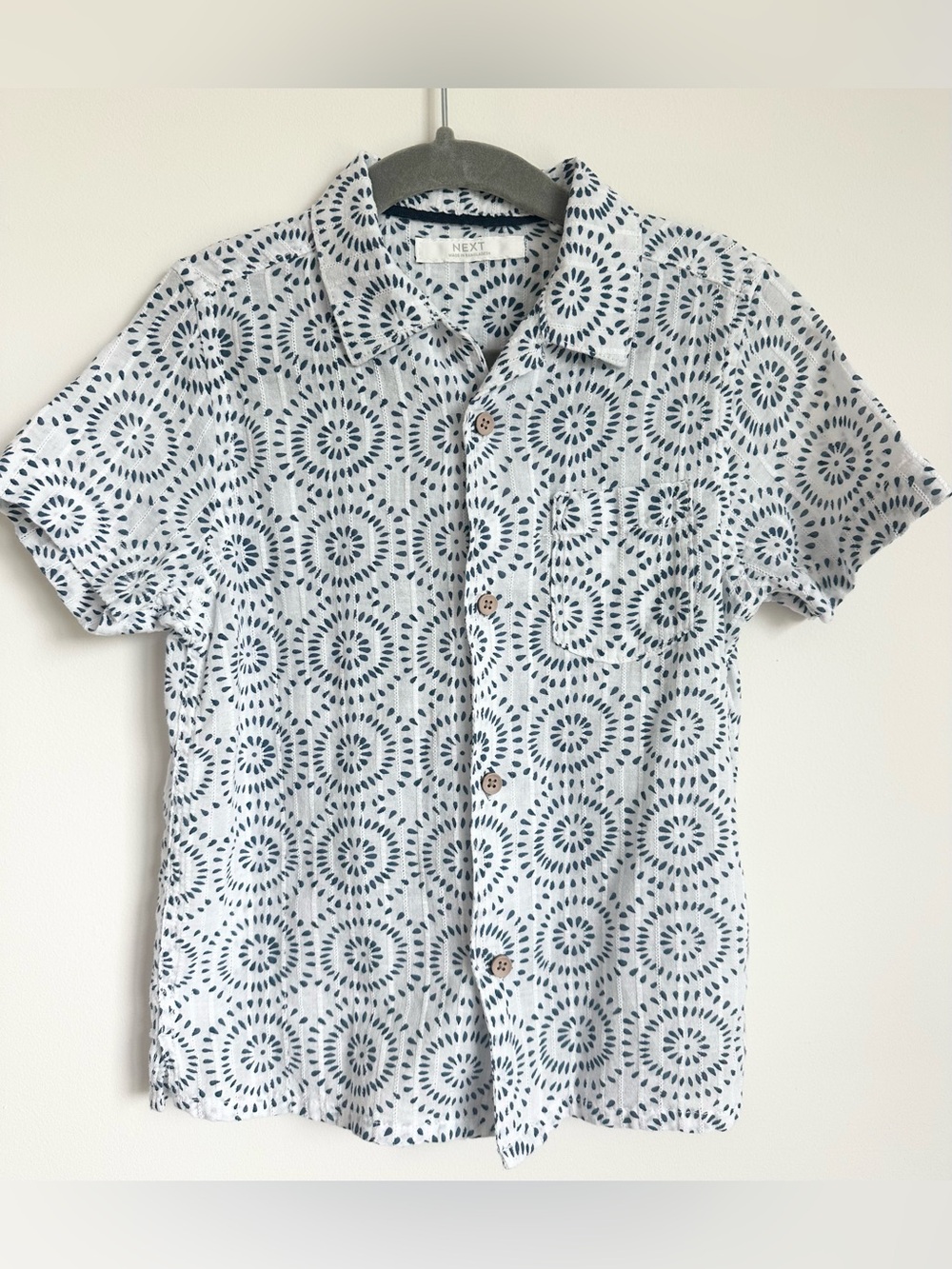 Like Bew! NEXT UK Boys White Short Sleeve Shirt w Navy Print Size 4 Yrs